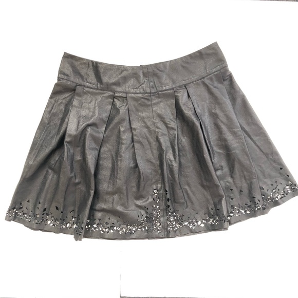 Woman’s black faux leather fit and flare skirt with cut out design size small - Picture 7 of 16